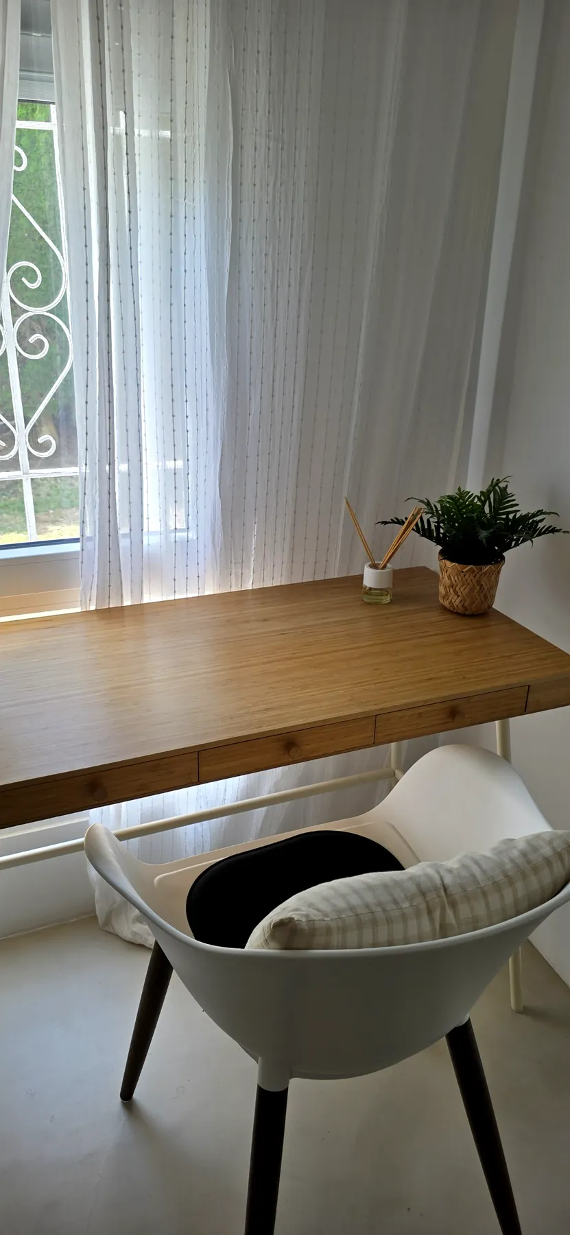 Zona de trabajo con escritorio en Casa con Encanto, Marbella